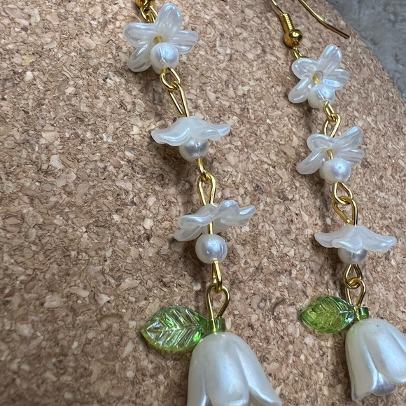 White Flower Earrings - Picture 2 of 3